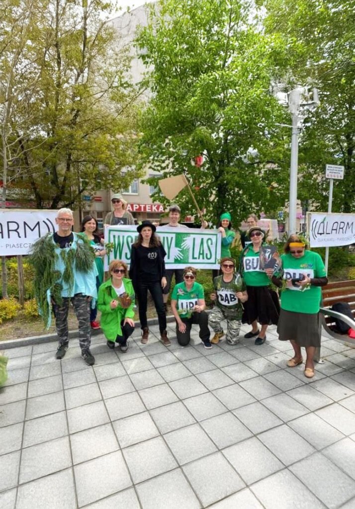 grupa aktywistów dbających o przyrodę